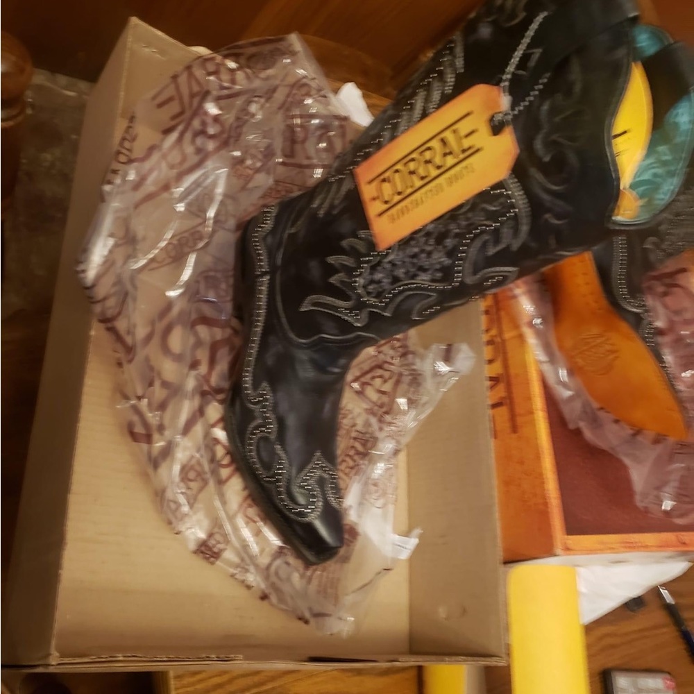 9 1/2 never wore want $260 paid $280 still has tags on them